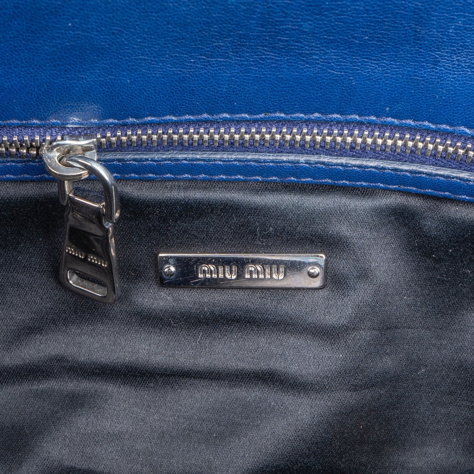 [🔄️B09 / F16] Miu Miu Matelassé Nappa Leather Crystal Bag Handbag - vintageandkickz