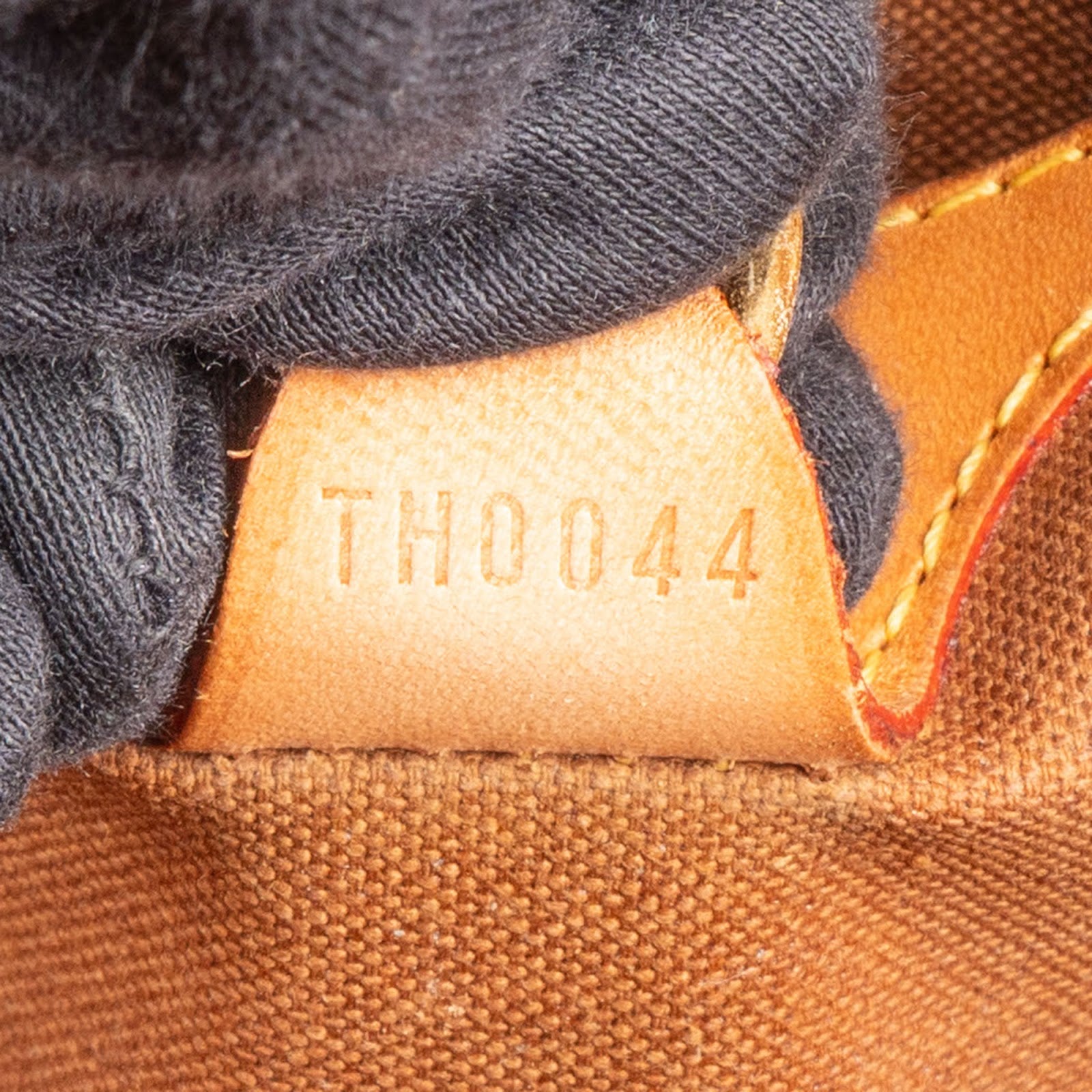 [🔄️B23 / F38] Louis Vuitton Monogram Canvas Ellipse MM Handbag - vintageandkickz