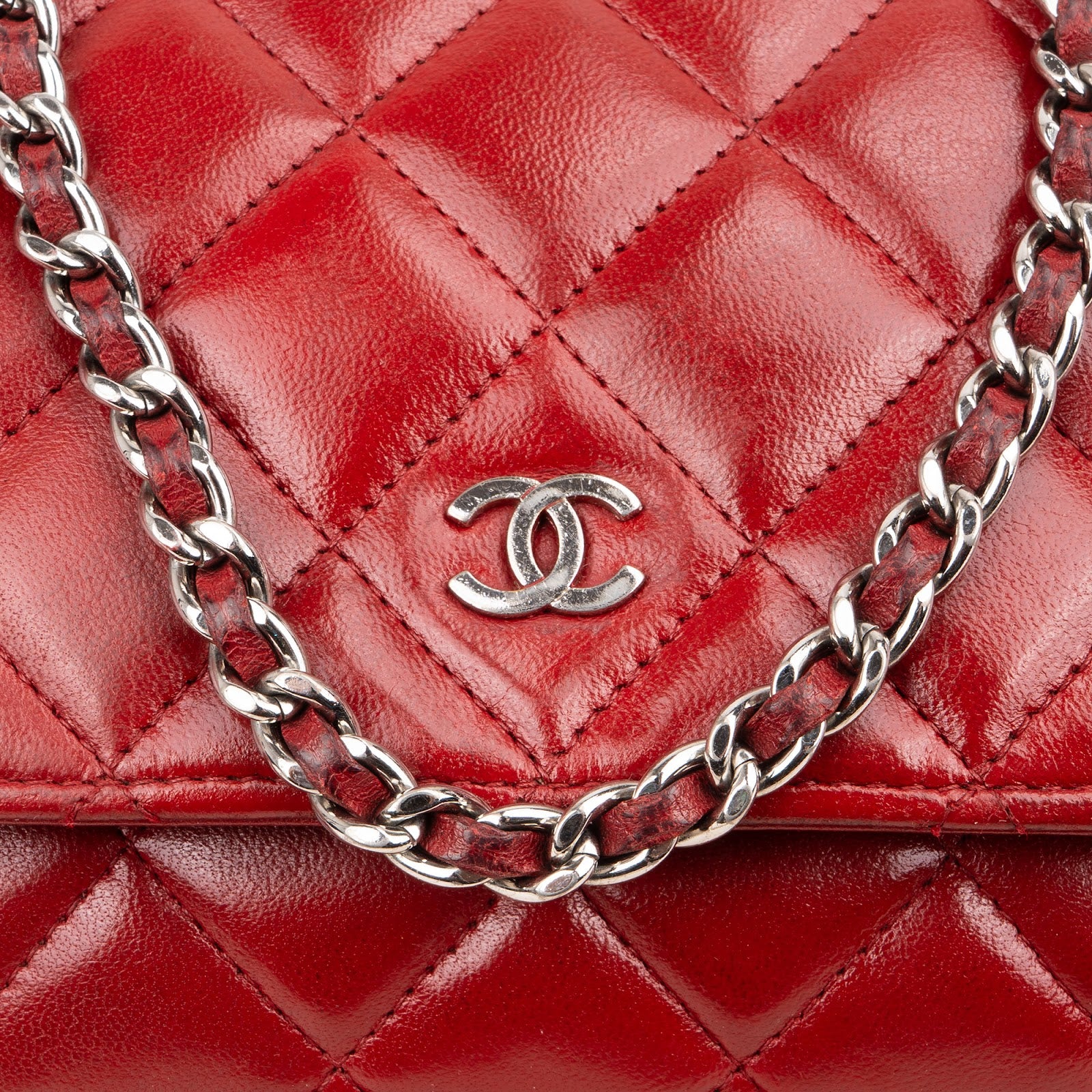 [🔄️B20 / F19] Chanel Quilted Calfskin on Chain Wallet - vintageandkickz