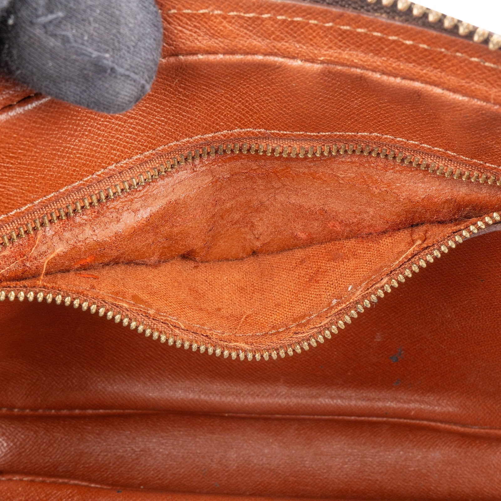 [🔄️B08 / F21] Louis Vuitton Canvas Monogram Marly Dragonne Clutch - vintageandkickz