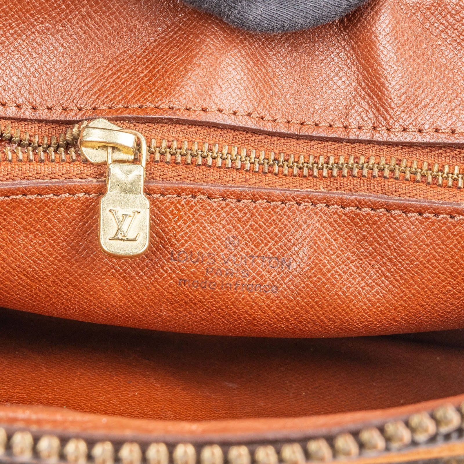 [🔄️B08 / F21] Louis Vuitton Canvas Monogram Marly Dragonne Clutch - vintageandkickz