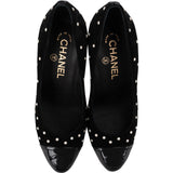 Chanel Black Patent Leather Suede Pearl Embellished CC Cap Toe Pumps (35,5)
