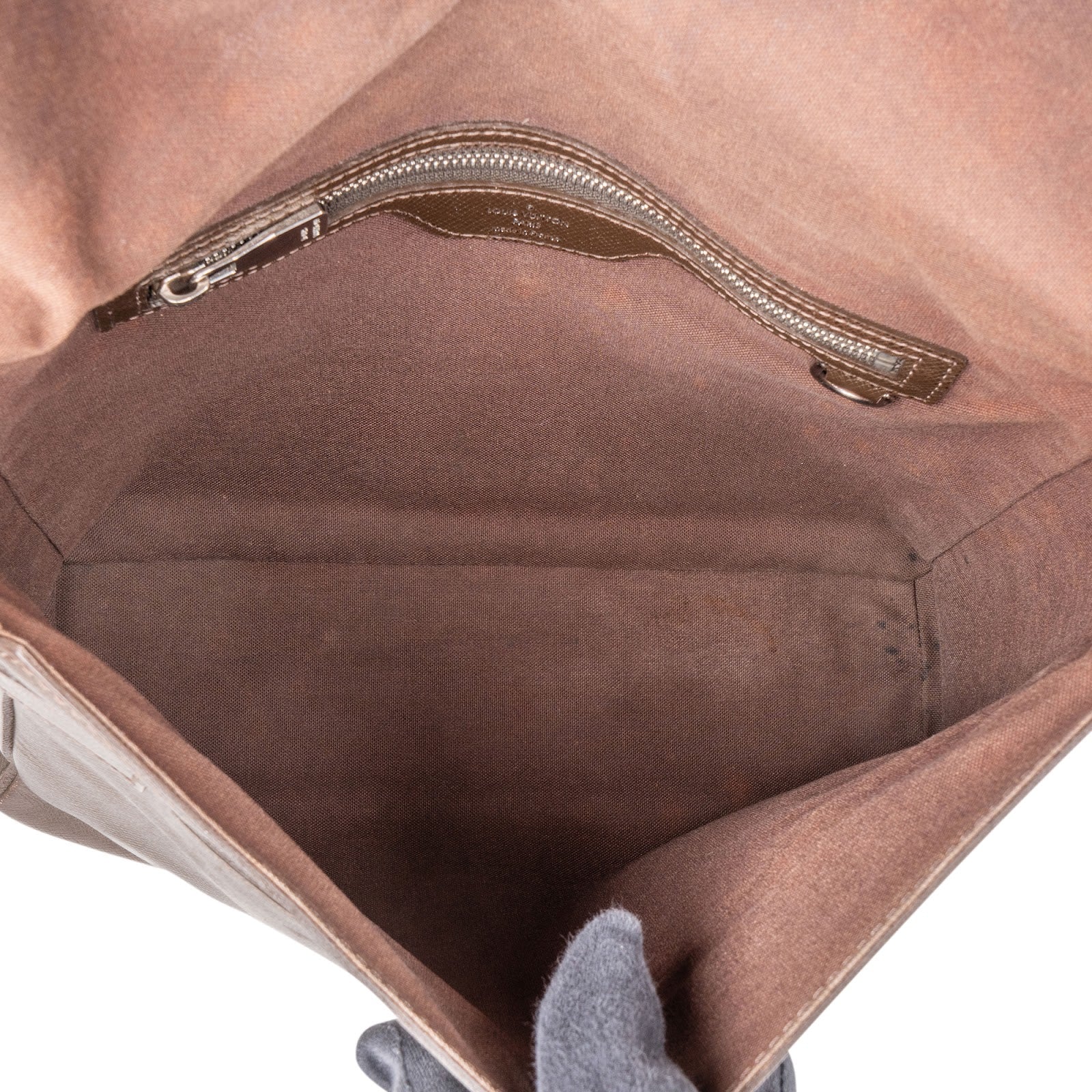 [🔄️B07 / F03] Louis Vuitton Taiga Leather Roman Crossbody Bag - vintageandkickz