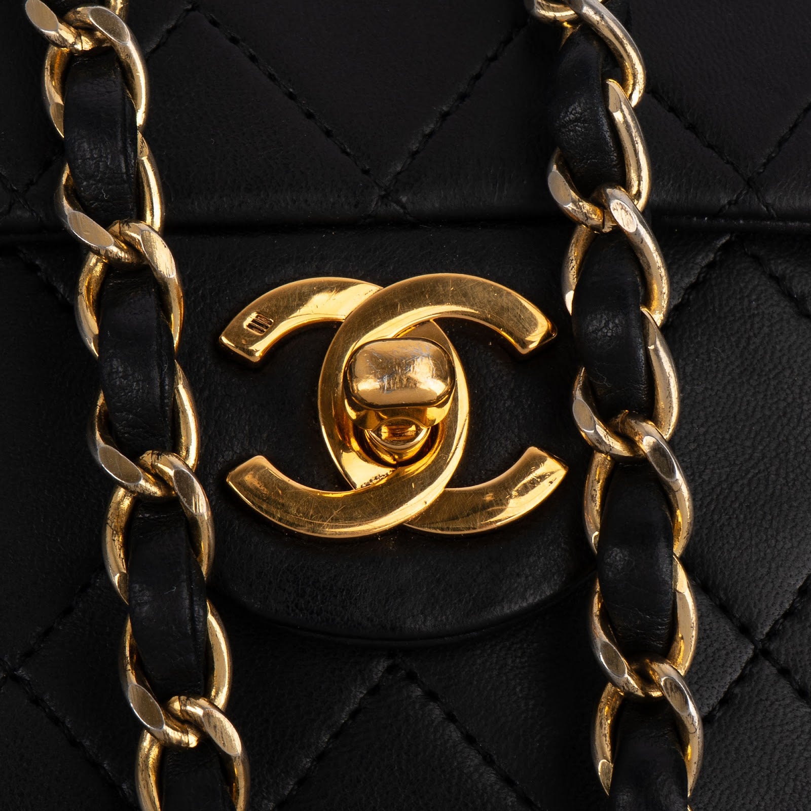 [🔄️B21 / F02] Chanel Quilted Lambskin Small Single Flap Crossbody Bag - vintageandkickz