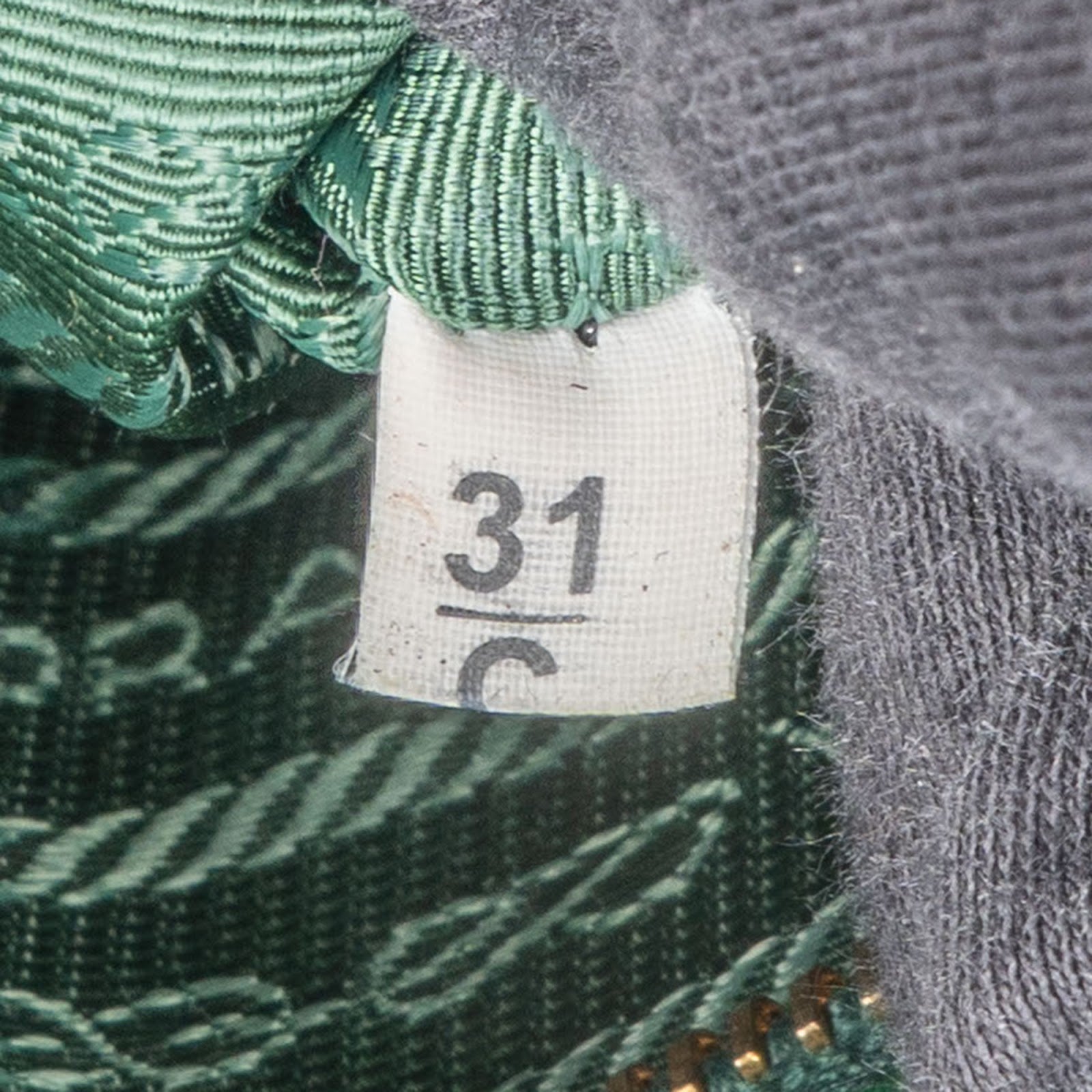 [🔄️B24 / F27] Prada Tessuto Gauffre Convertible Shoulder Bag - vintageandkickz