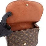 [🔄️B08 / F20] Louis Vuitton Monogram Canvas Saint Cloud Crossbody Bag - vintageandkickz