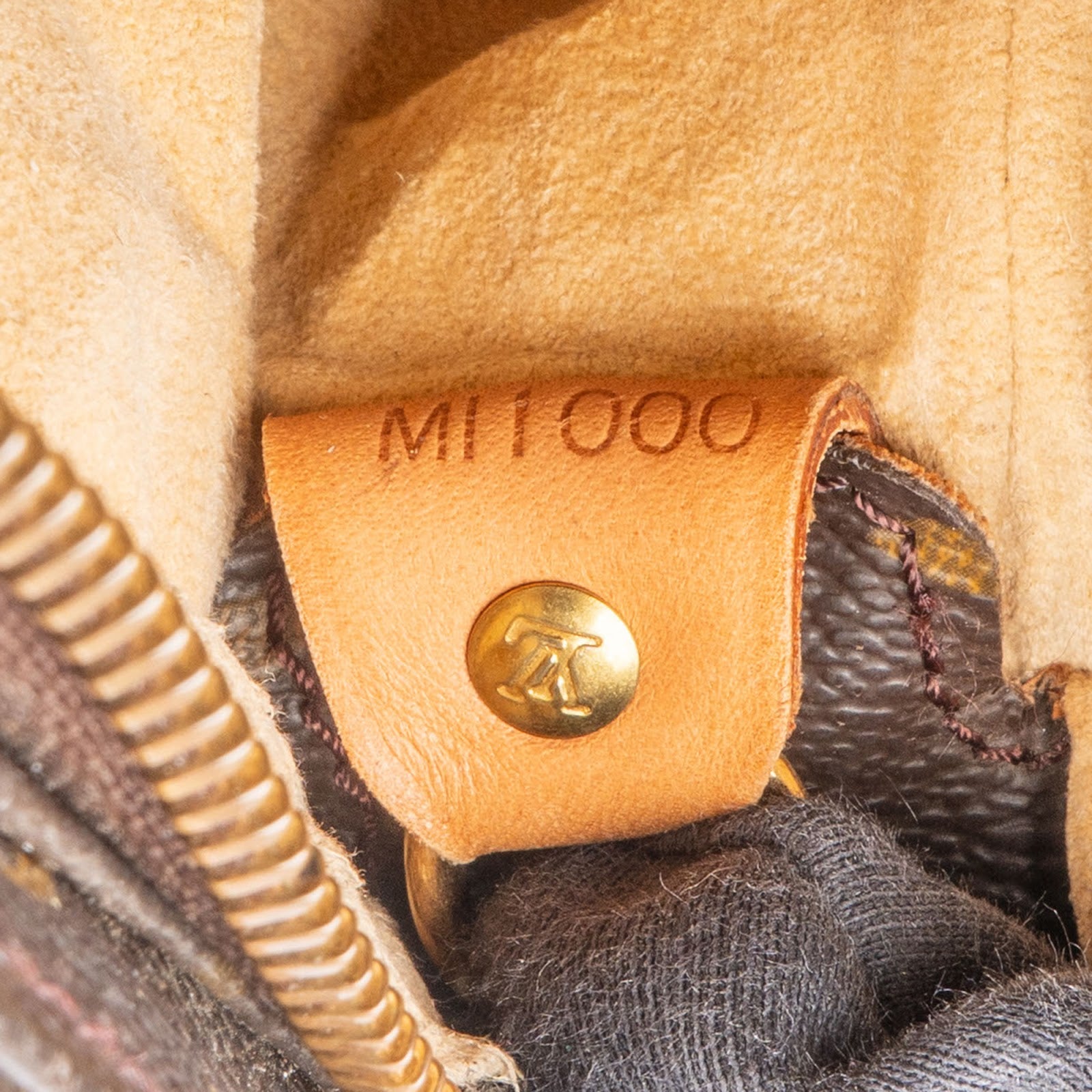 [🔄️B08 / F23] Louis Vuitton Monogram Canvas Looping GM Crossbody Bag - vintageandkickz