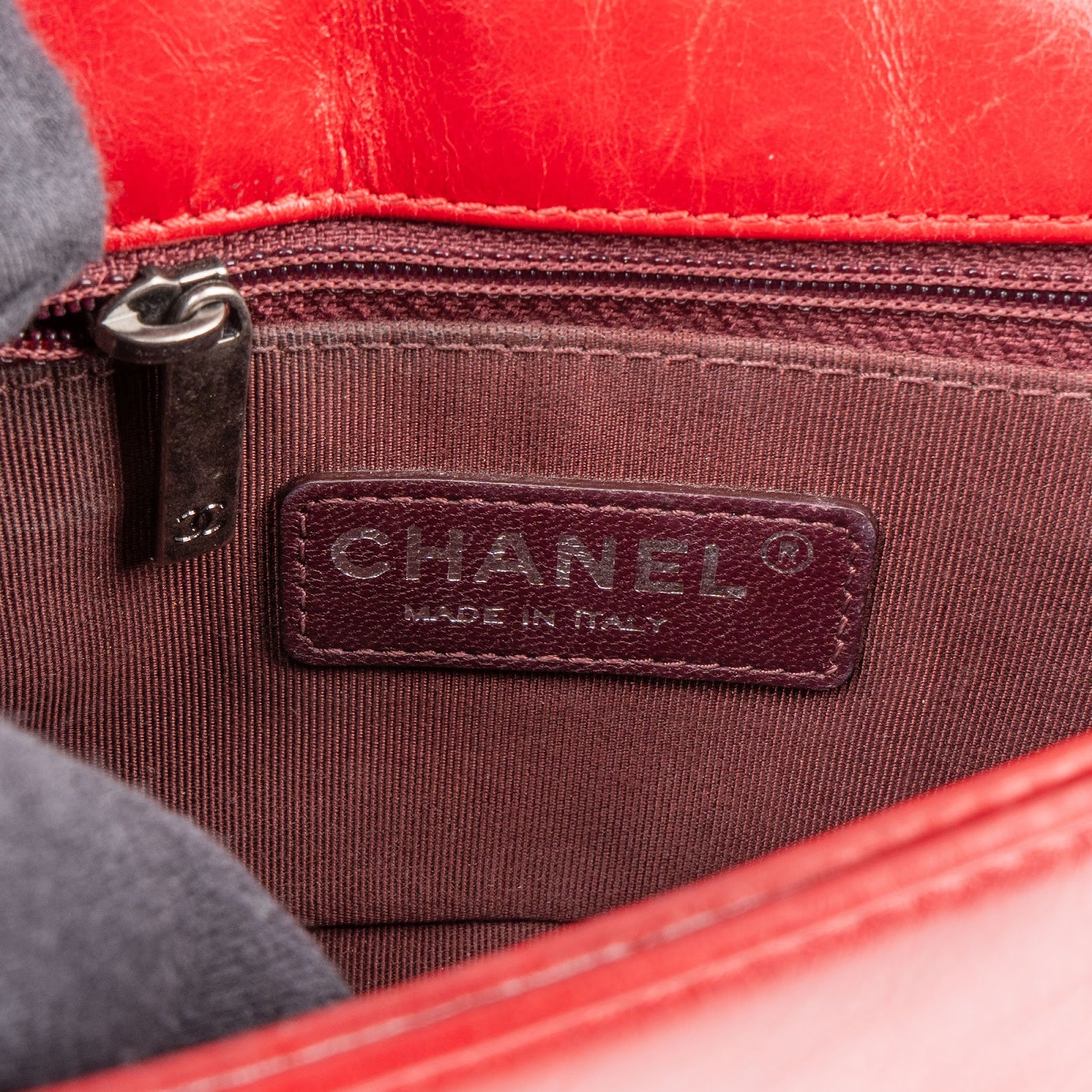 [🔄️B15 / F14] Chanel Quilted Calfskin Medium Boy Crossbody Bag - vintageandkickz