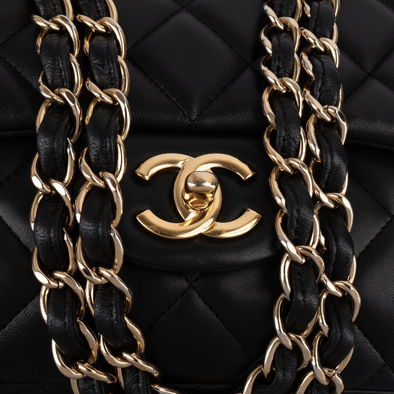 Chanel Quilted Lambskin Maxi Single Flap Crossbody Bag xx Datacode - vintageandkickz