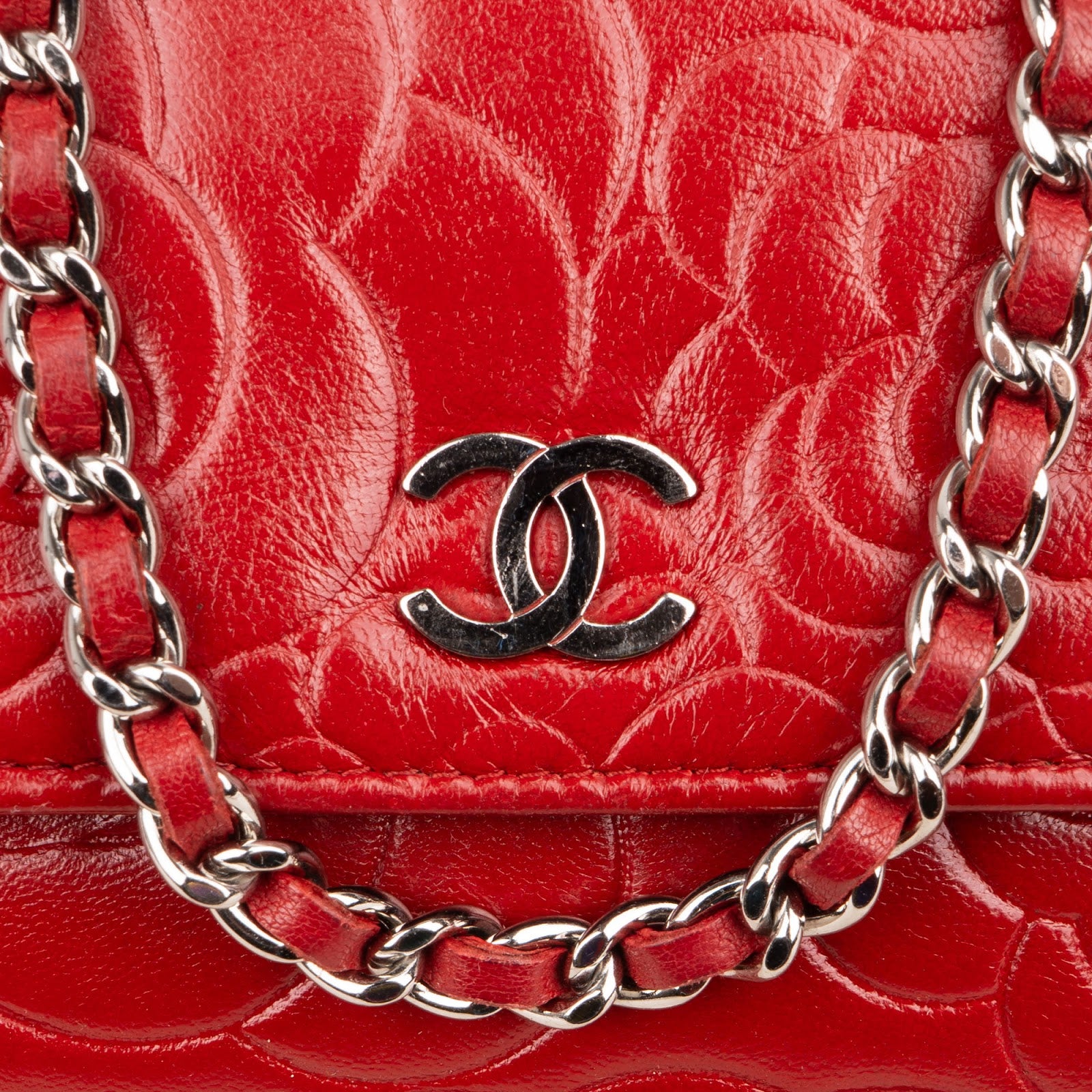 [🔄️B20 / F44] Chanel Embossed Camellia Leather Wallet on Chain Crossbody Bag - vintageandkickz