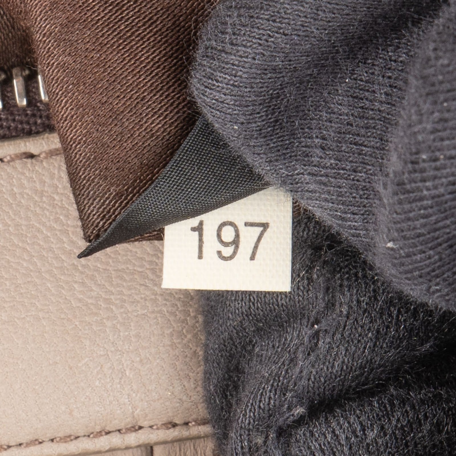 [🔄️B24 / F17] Miu Miu Matelassé Leather Coffer Handbag - vintageandkickz