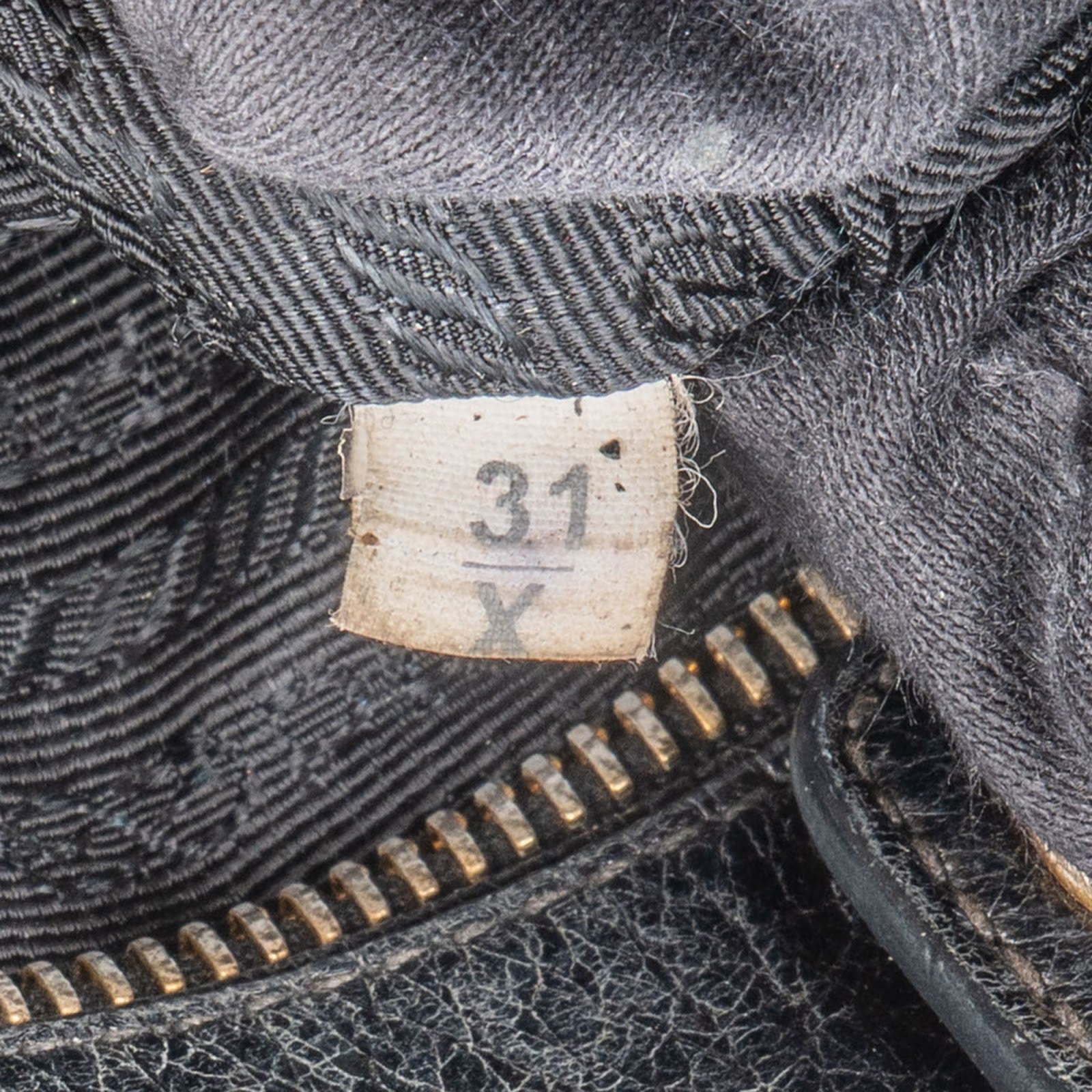 [🔄️B24 / F30] Prada Vitello Shine Tote Handbag - vintageandkickz