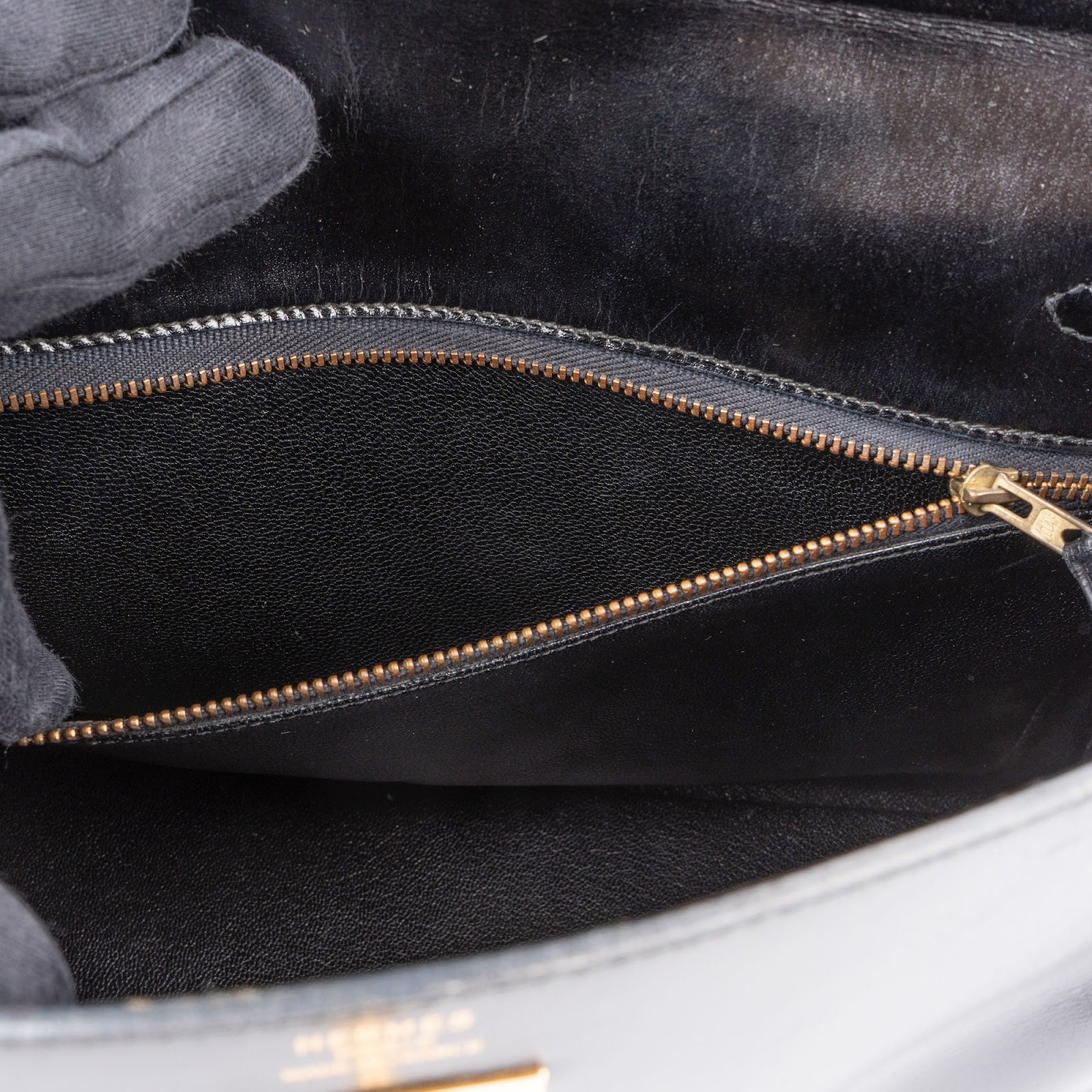 Hermès Box Calfskin Kelly 32 Retourne Handbag - vintageandkickz