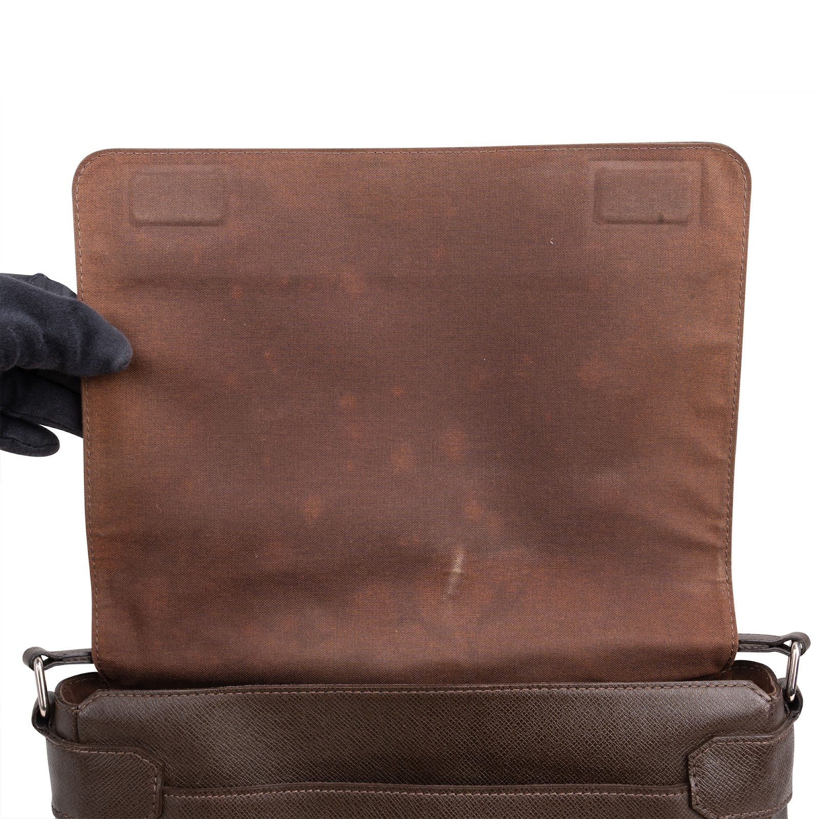 [🔄️B07 / F03] Louis Vuitton Taiga Leather Roman Crossbody Bag - vintageandkickz