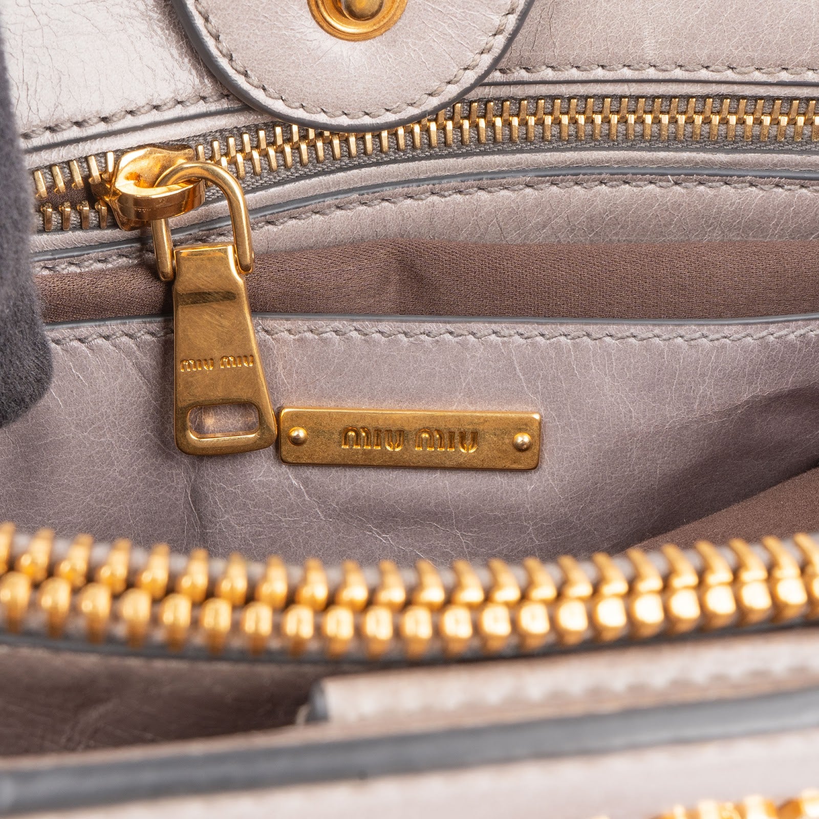 [🔄️B24 / F19] Miu Miu Vitello Lux Tote Shoulder Bag - vintageandkickz
