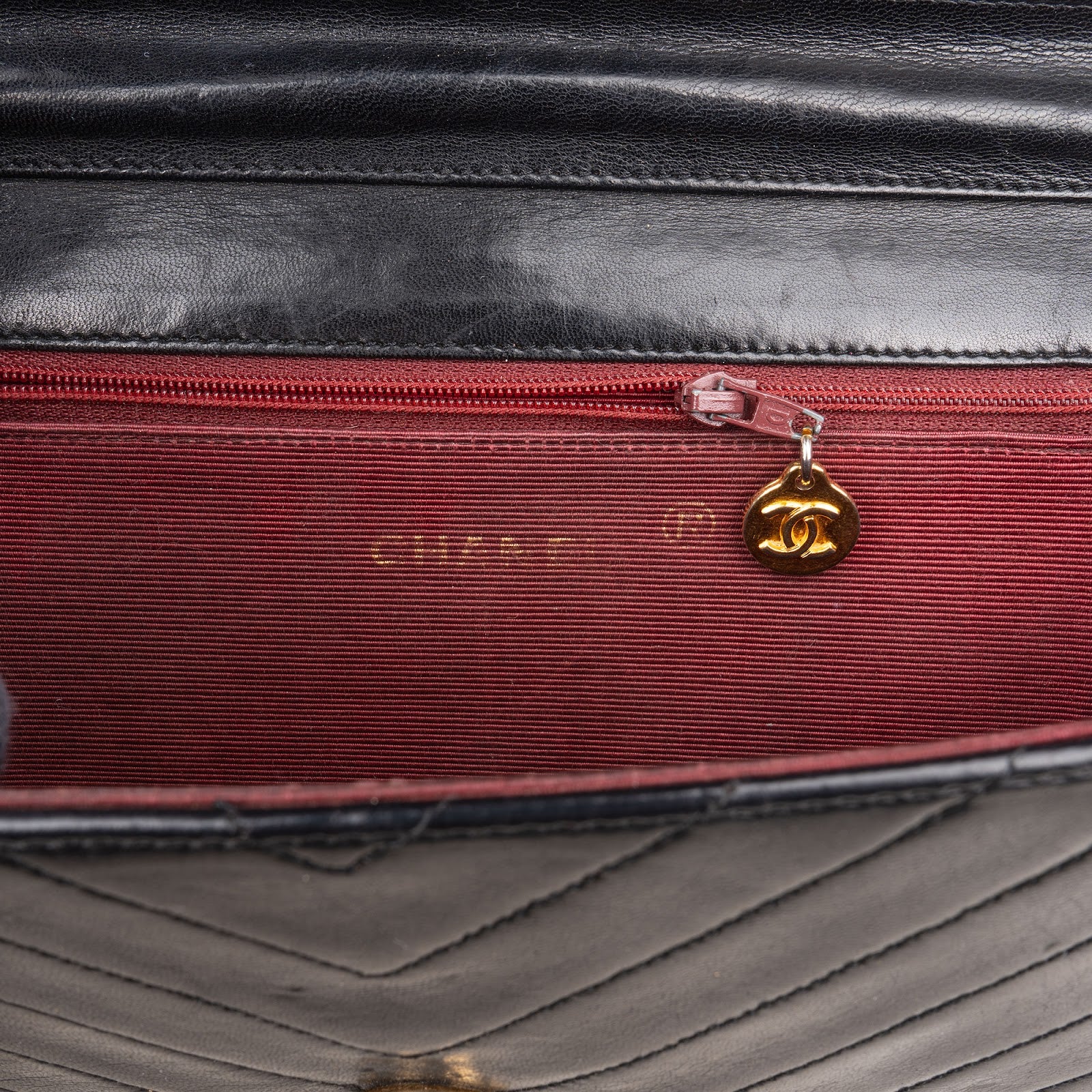 [🔄️B20 / F21] Chanel Lambskin Chevron Single Flap Crossbody Bag - vintageandkickz