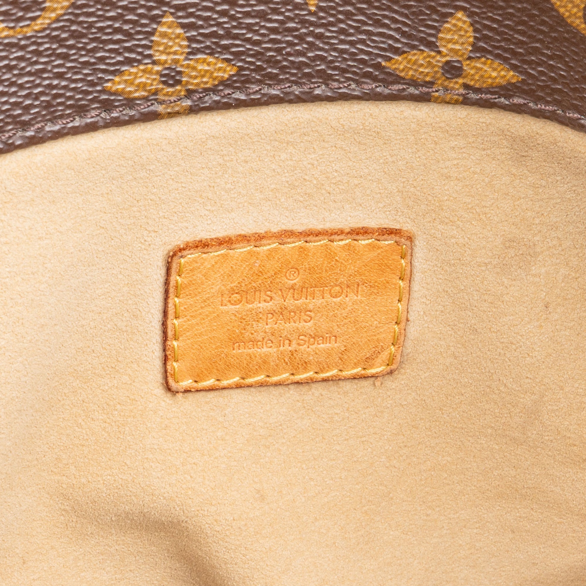 Louis Vuitton Canvas Monogram Artsy MM Handbag - vintageandkickz