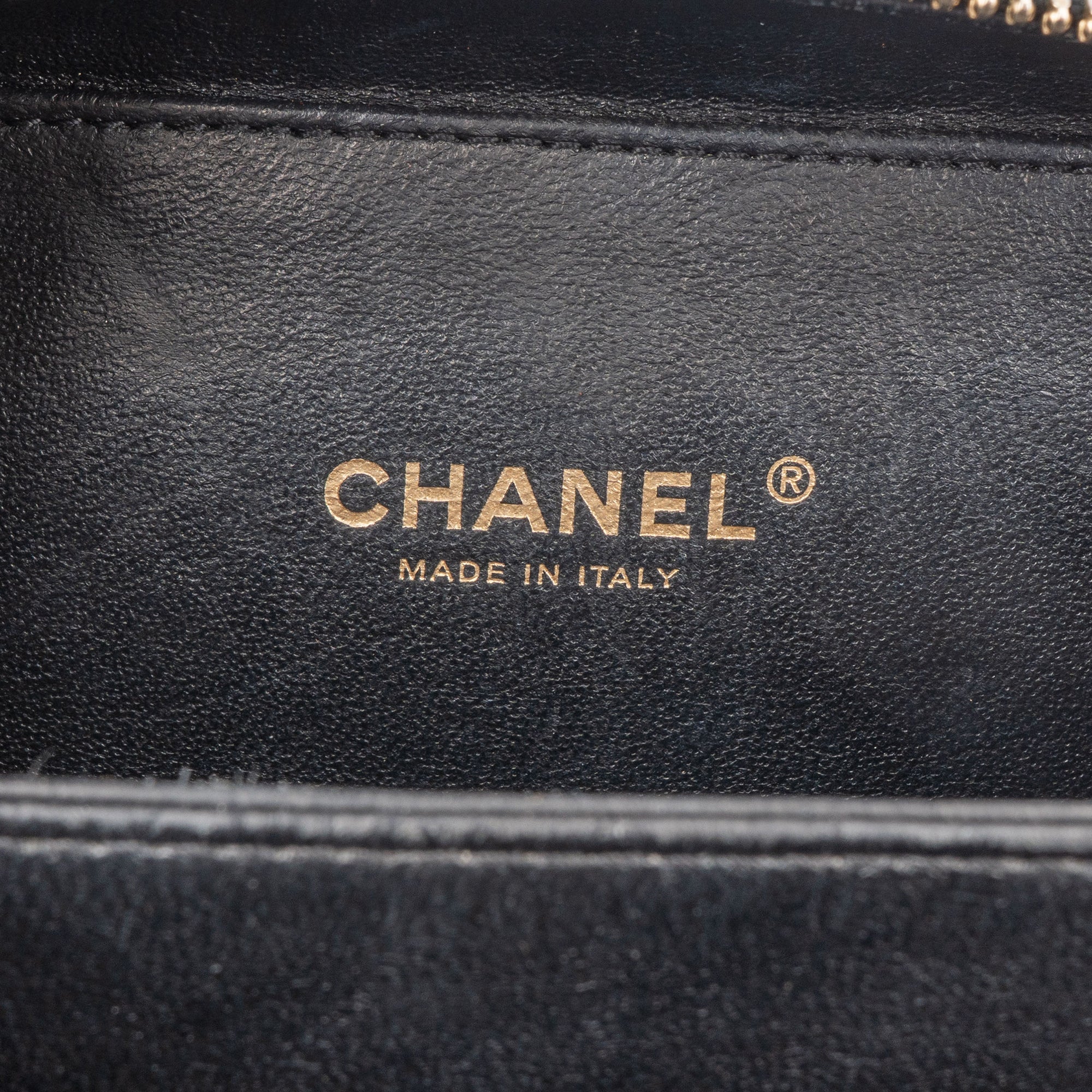 Chanel Caviar Leather CC Filigree Handbag - vintageandkickz