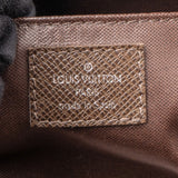 Louis Vuitton Brun Taiga Leather Toiletry Bag
