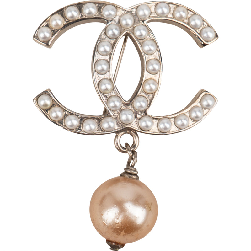 Chanel CC Pearl Brooch - vintageandkickz