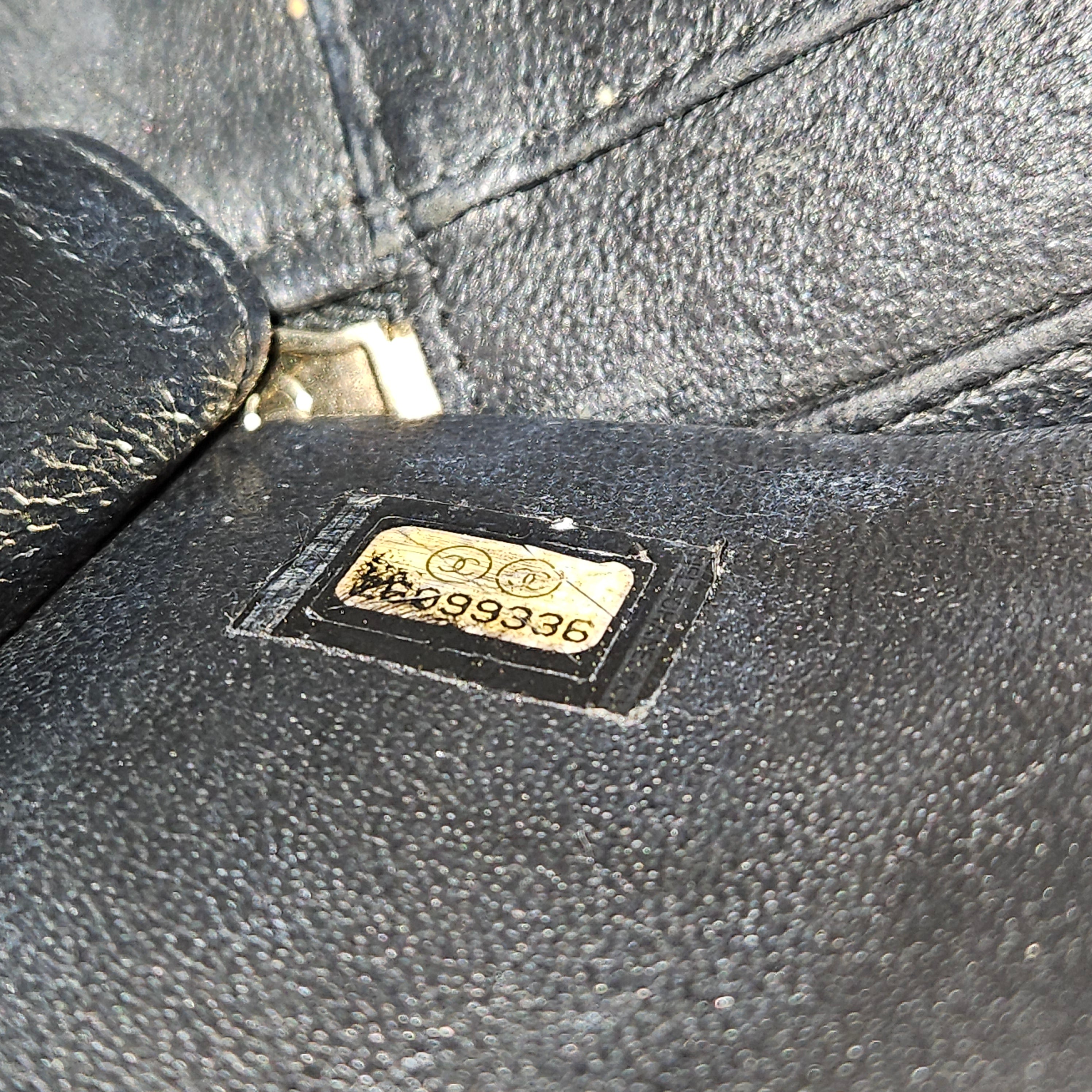 Chanel Caviar Leather CC Filigree Handbag - vintageandkickz
